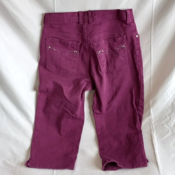 Burgandy Amanda Capri Jeans by Gloria Vanderbilt - Picture 2 of 8